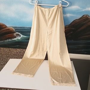 Vanity Fair Wide Leg Slip-on Pettipants size 6 Fit M to L